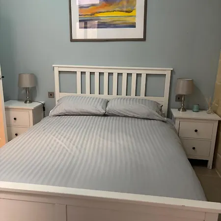 2 Bedroomed In The Heart Of بيرغو